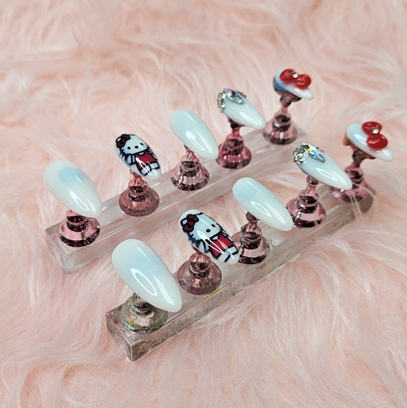 Press on nails - Picture 2 of 4